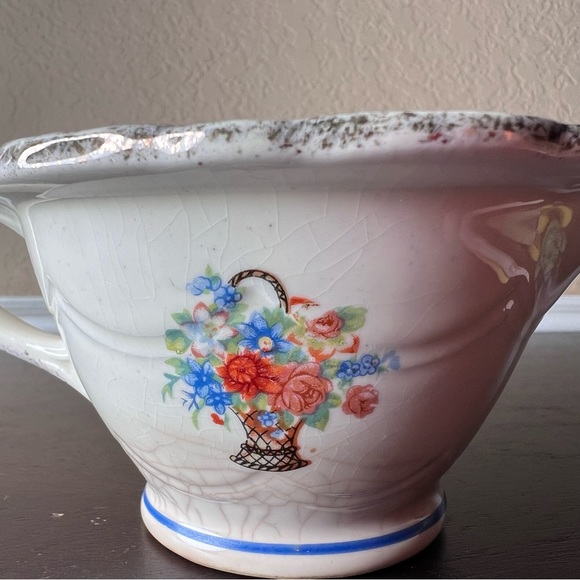 Vintage 1930’2/1940’s Ceramic Creamer w 22K gold trim, Basket of Flowers, Blue - Picture 5 of 8